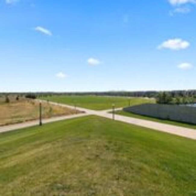 Building Photo - Central Park HOUSE for rent! 2 BLOCKS TO STANLEY MARKETPLACE