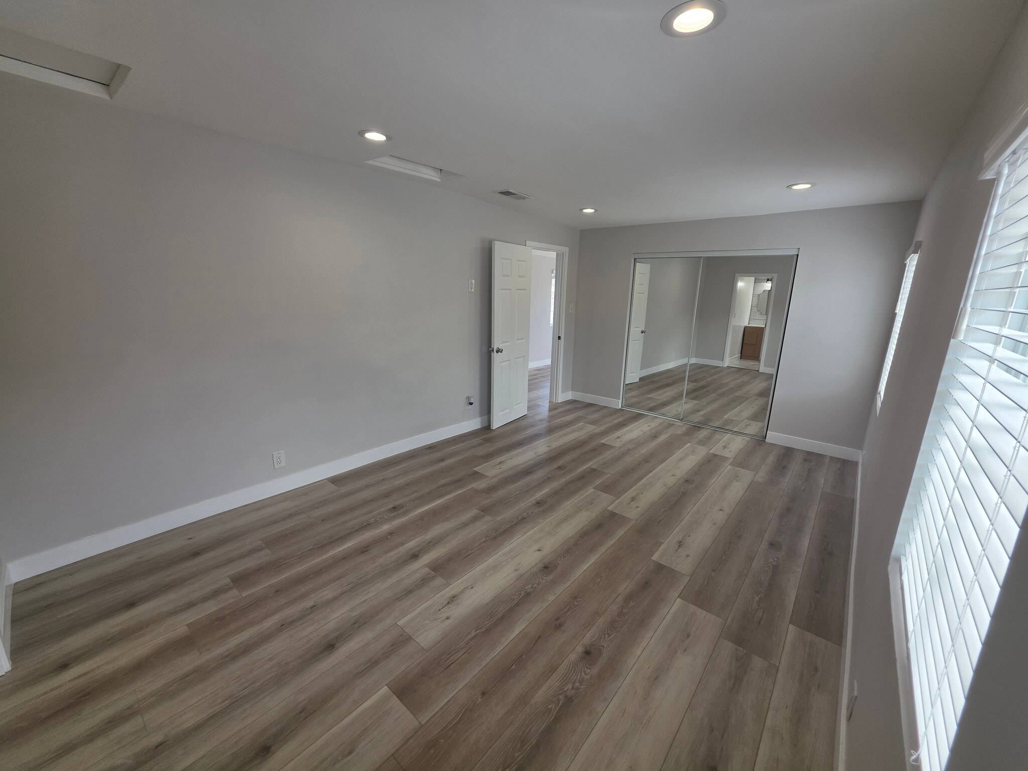 Building Photo - 10303 Arminta St