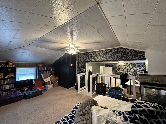 Building Photo - Fantastic 4 Bedroom 2 Bath Northside Home