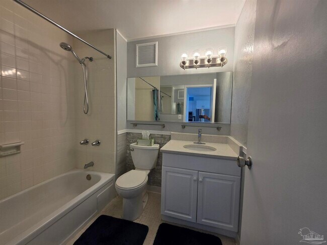 Building Photo - 825 Bayshore Dr