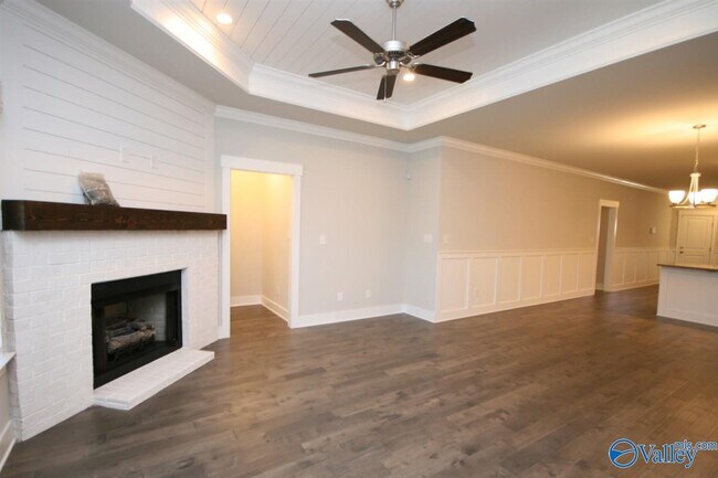 Building Photo - 707 Sluice Dr SW
