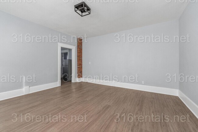 Building Photo - $850 - 1 bed 1 bath - Beautiful newly renovated Multi-family home located in Delano