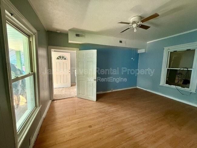 Building Photo - 900 Polk St