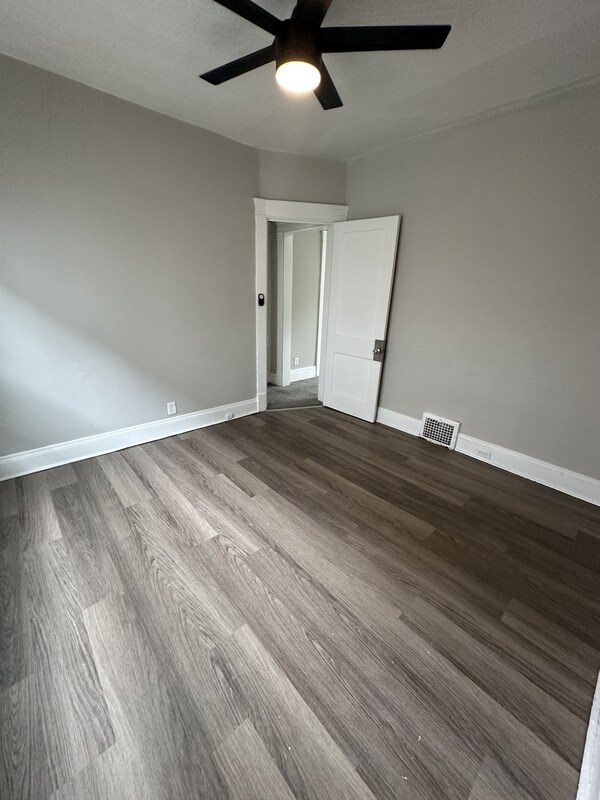 Building Photo - 3525 E 133rd St