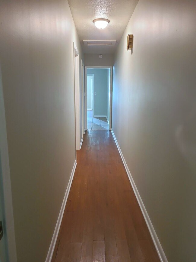 Building Photo - 2BR/1BA Duplex in Brainerd! Vouchers Accepted! $350 off First Month's Rent!