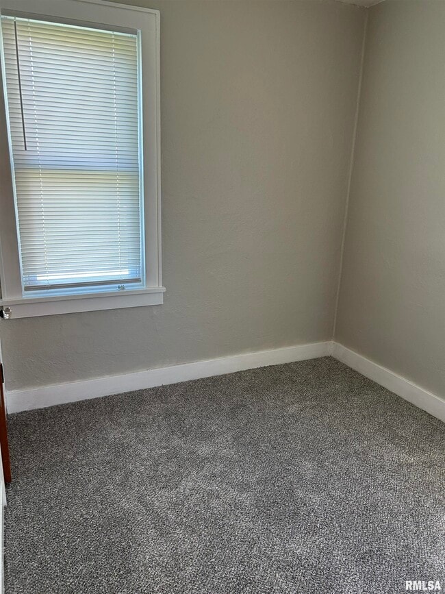 Building Photo - 405 Keller St