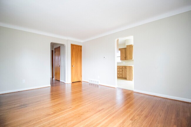 Building Photo - 25 Willamont Rd