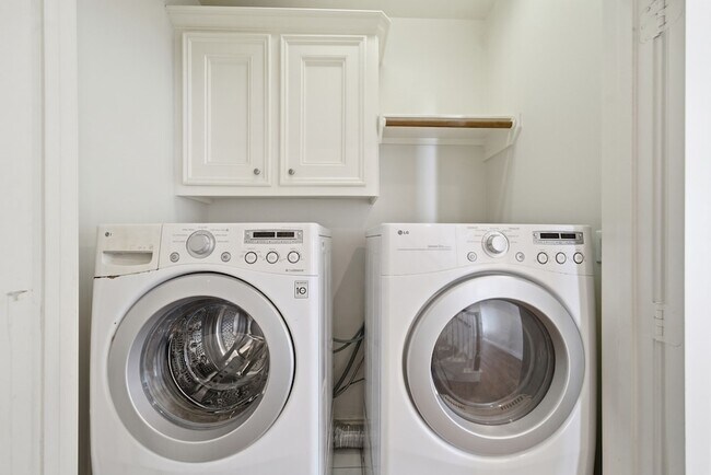 Building Photo - 3243 N Pemberton Cir Dr