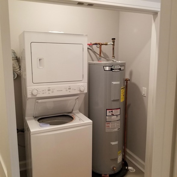 Building Photo - 3 Perrine Ave