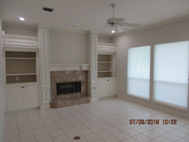 Building Photo - Lovely Queens Harbor Home with Dock