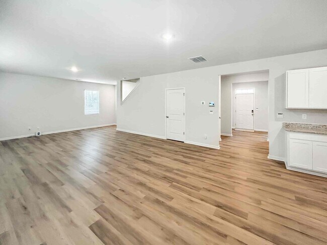 Building Photo - 329 Creekview Wy