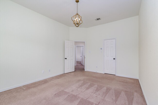 Building Photo - 5055 Navajo Dr