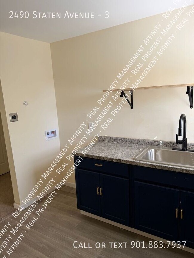 Building Photo - 2490 Staten Ave