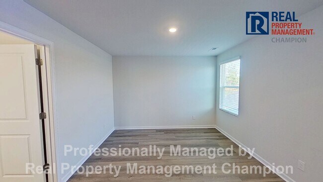 Building Photo - 1095 Hanson Dr