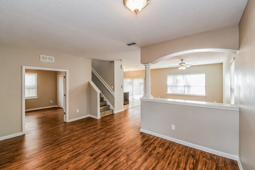 Building Photo - 211 Buck Run Way
