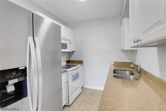 Building Photo - 4635 Bayshore Dr