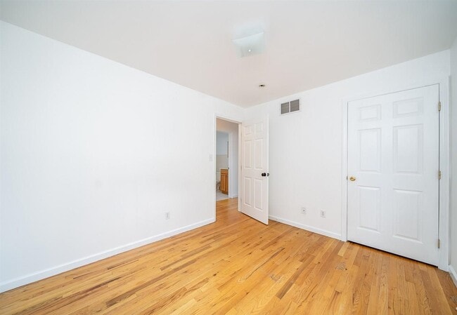 Building Photo - 38 W 20th St