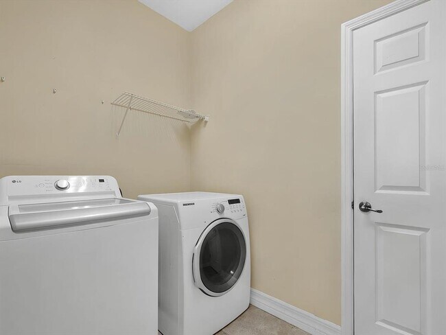 Building Photo - 2274 Geneva Dr