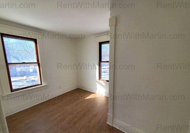 Building Photo - 824 Logan Ave