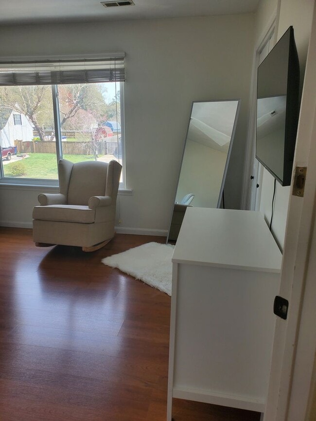 Building Photo - Deep Creek