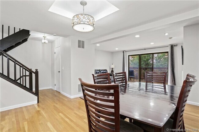 Building Photo - 237 Strawberry Hill Ave