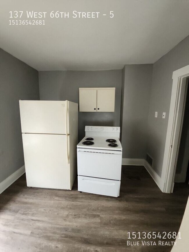 Building Photo - 137 W 66th St