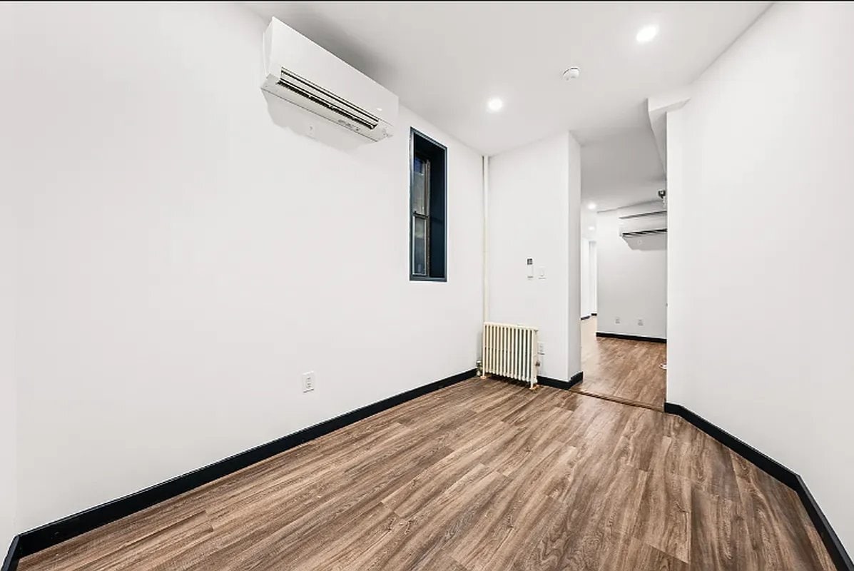 Building Photo - 439 W 46th St