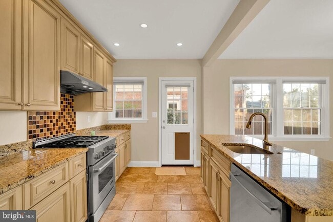 Building Photo - 805 31st St S