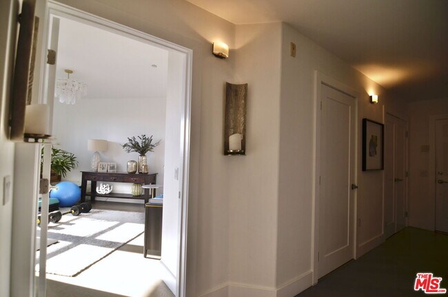 Building Photo - 5703 Laurel Canyon Blvd