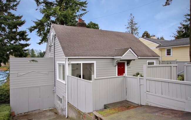 Building Photo - 13436 Greenwood Ave N
