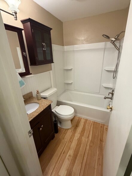 Building Photo - 5727 Greens Dr