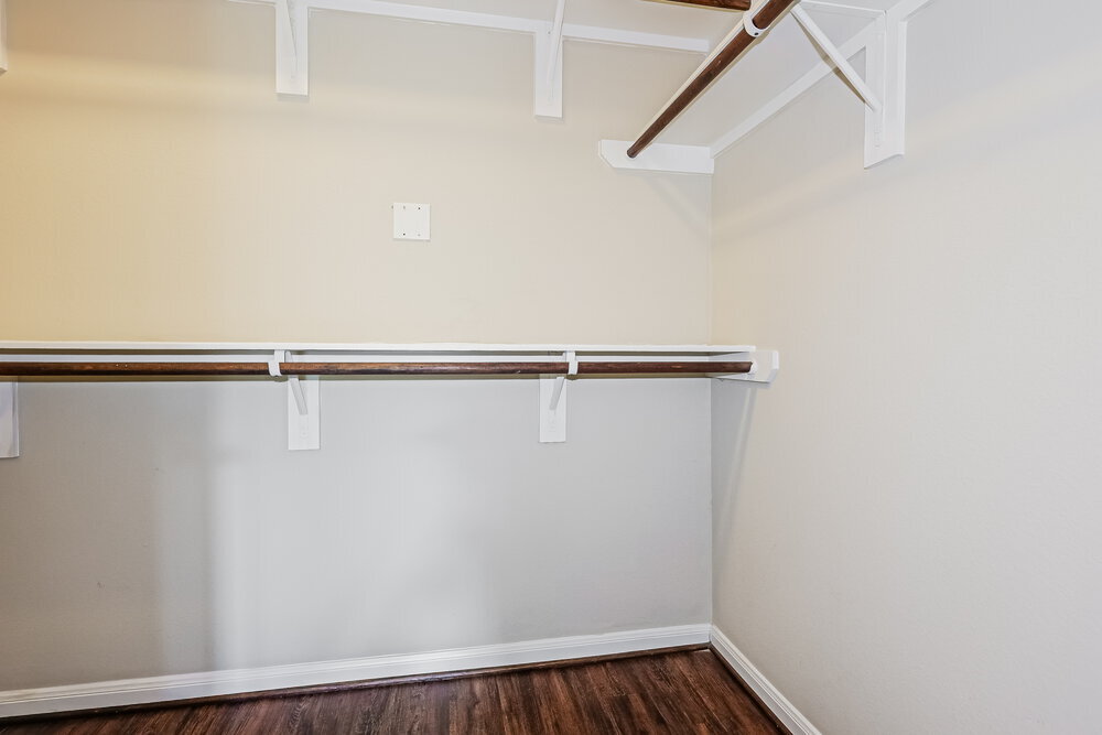 Building Photo - 23703 Maple View Dr