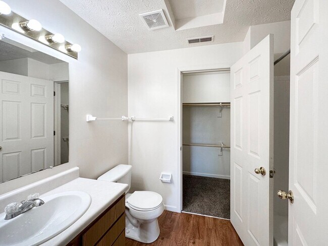 Building Photo - Minutes from Adrian College************** Massive 2 Bedroom 2 Bath*****************Rent $1,150/month