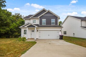 Building Photo - Pet Friendly Four Bedroom!
