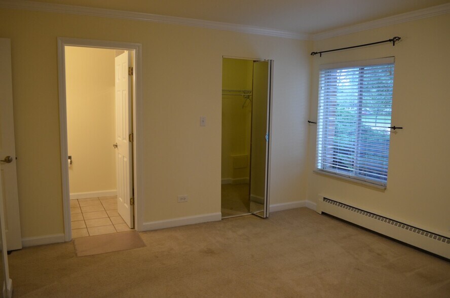 Building Photo - 2407 North Kennicott Drive