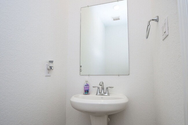 Building Photo - 28722 Mount Bonnell Dr