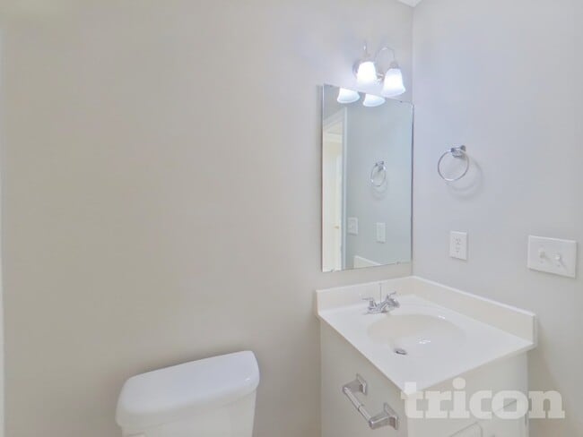 Building Photo - 4 Sweetberry Ct