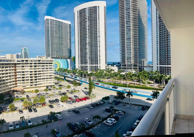 Building Photo - 1849 S Ocean Dr