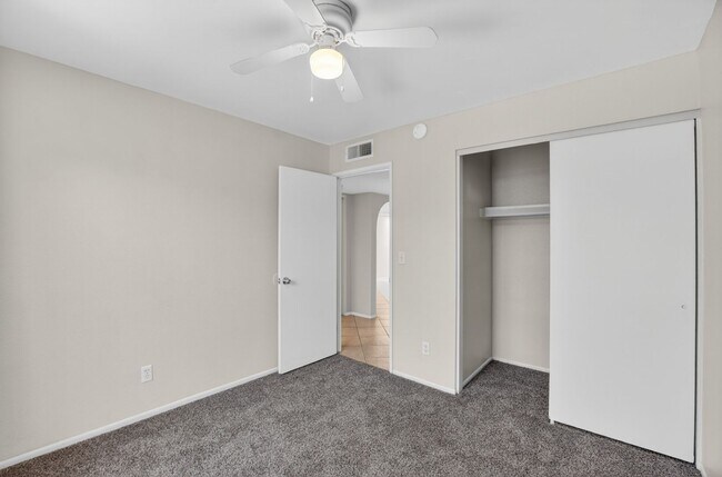Building Photo - Modern Updated Tempe Townhome Near ASU & Downtown with Resort-Style Amenities