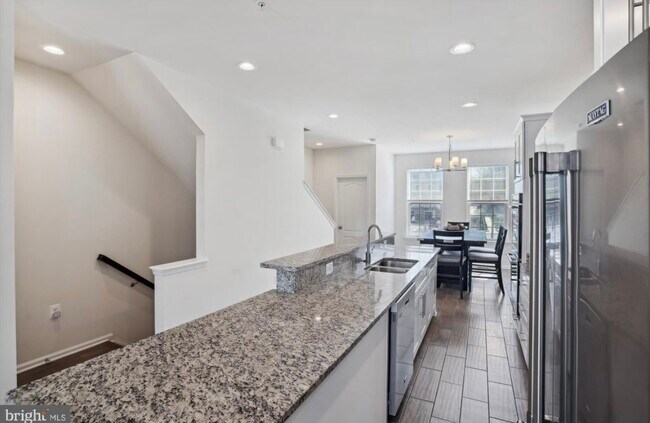 Building Photo - 9611 Weshire Dr