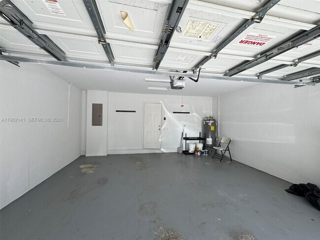 Building Photo - 4273 Fox Ridge Dr