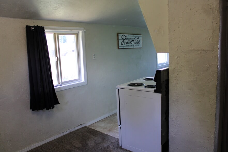 Building Photo - 1320 1/2 Springwater Ave