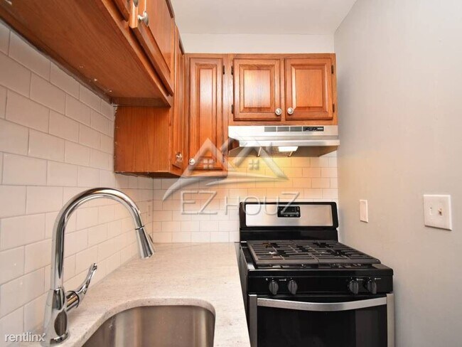 Building Photo - 2419 Greenmount Ave