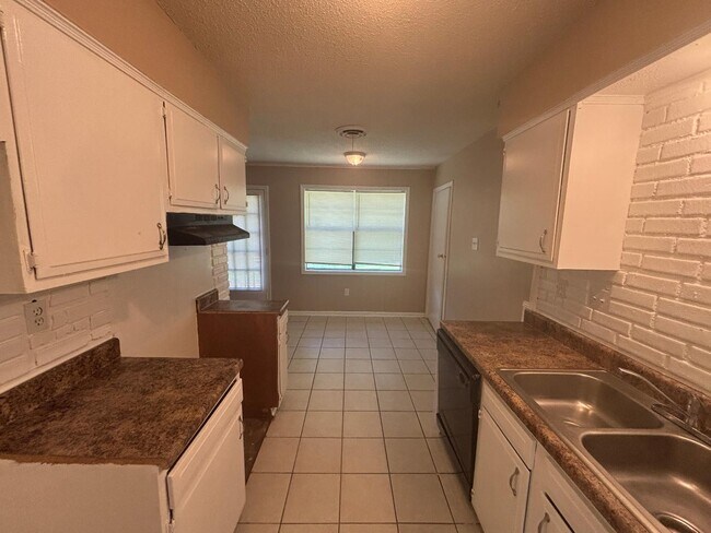 Building Photo - 5083 Applewood Dr