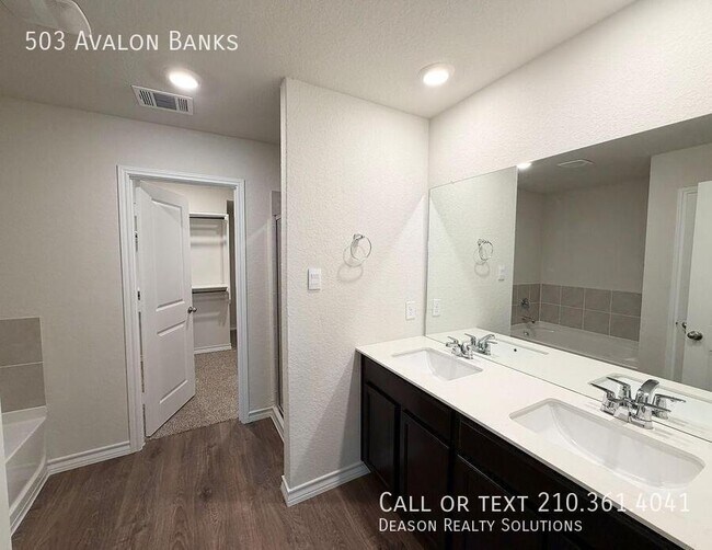 Building Photo - 503 Avalon