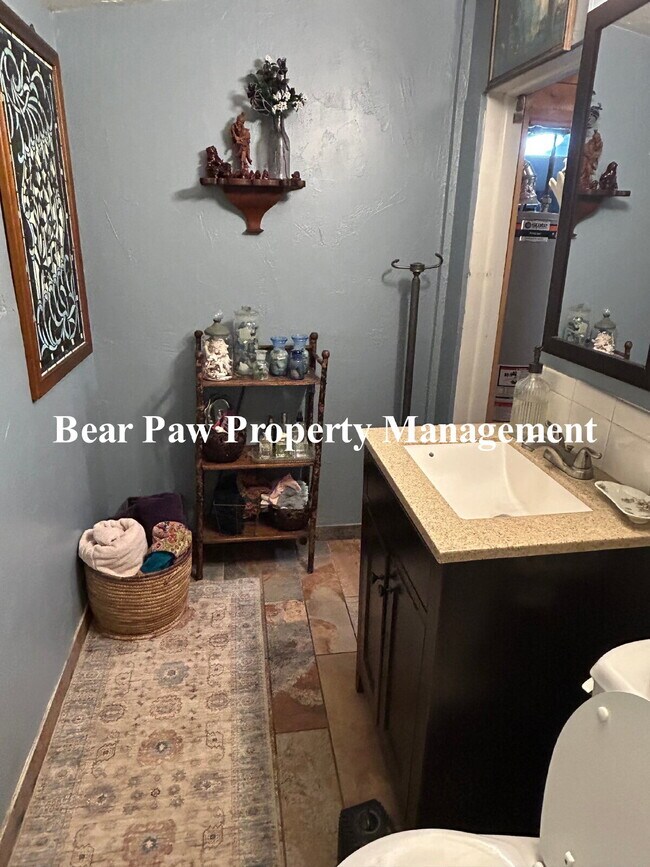 Building Photo - Adorable cabin in Evergreen!