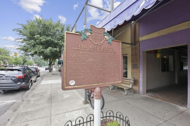 Building Photo - 2109 W 5th Ave