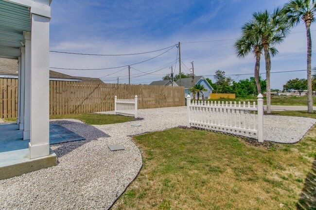 Building Photo - 5499 Medina Rd