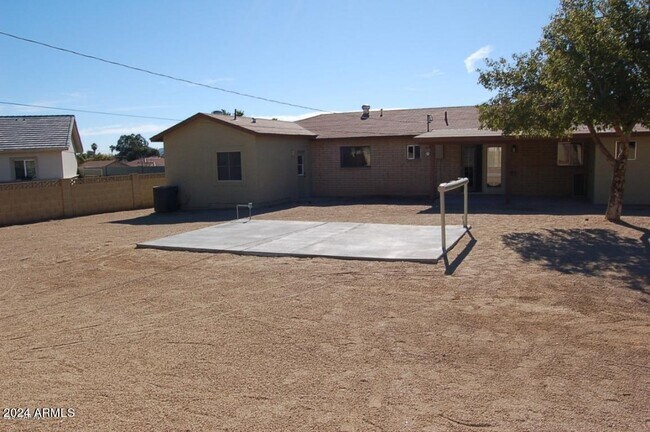 Building Photo - 2640 E Captain Dreyfus Ave