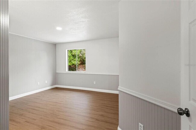 Building Photo - 1811 Oakgrove Ave
